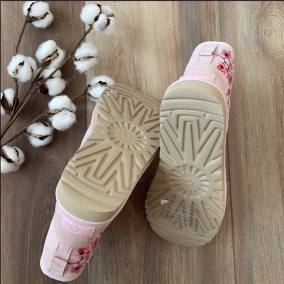 🍃🔆UGGS- CLASSIC MINI BLOSSOM🔆🍃 - Picture 12 of 14